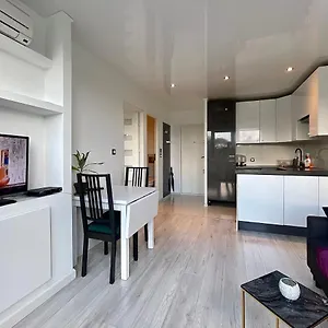 Sasi - Cozy For 6 People In Centre , Warszawa Polska