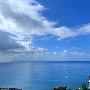 Sevilia , Qeparo Albania